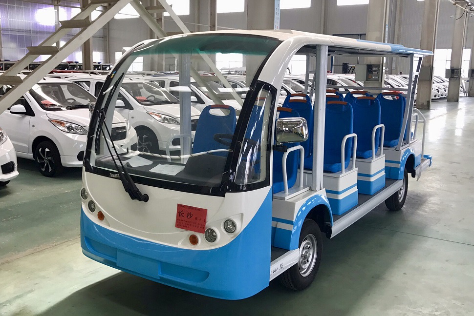 敞開電動觀光車帶方向和剎車助力